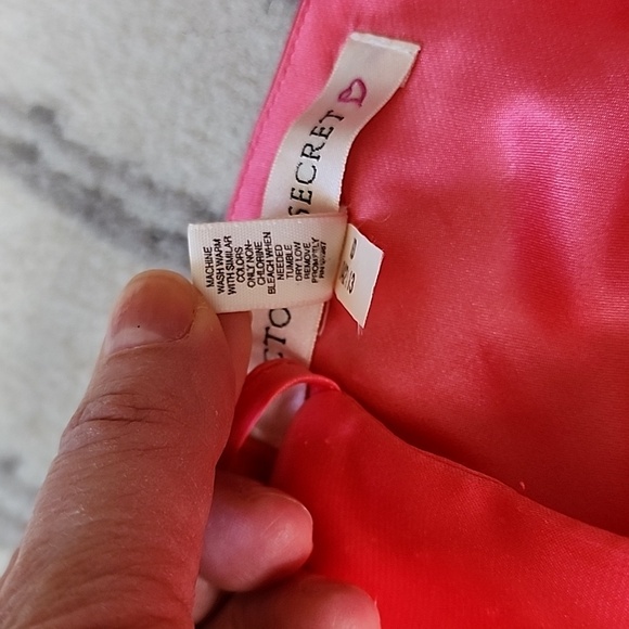 Victoria's Secret - Picture 5 of 8